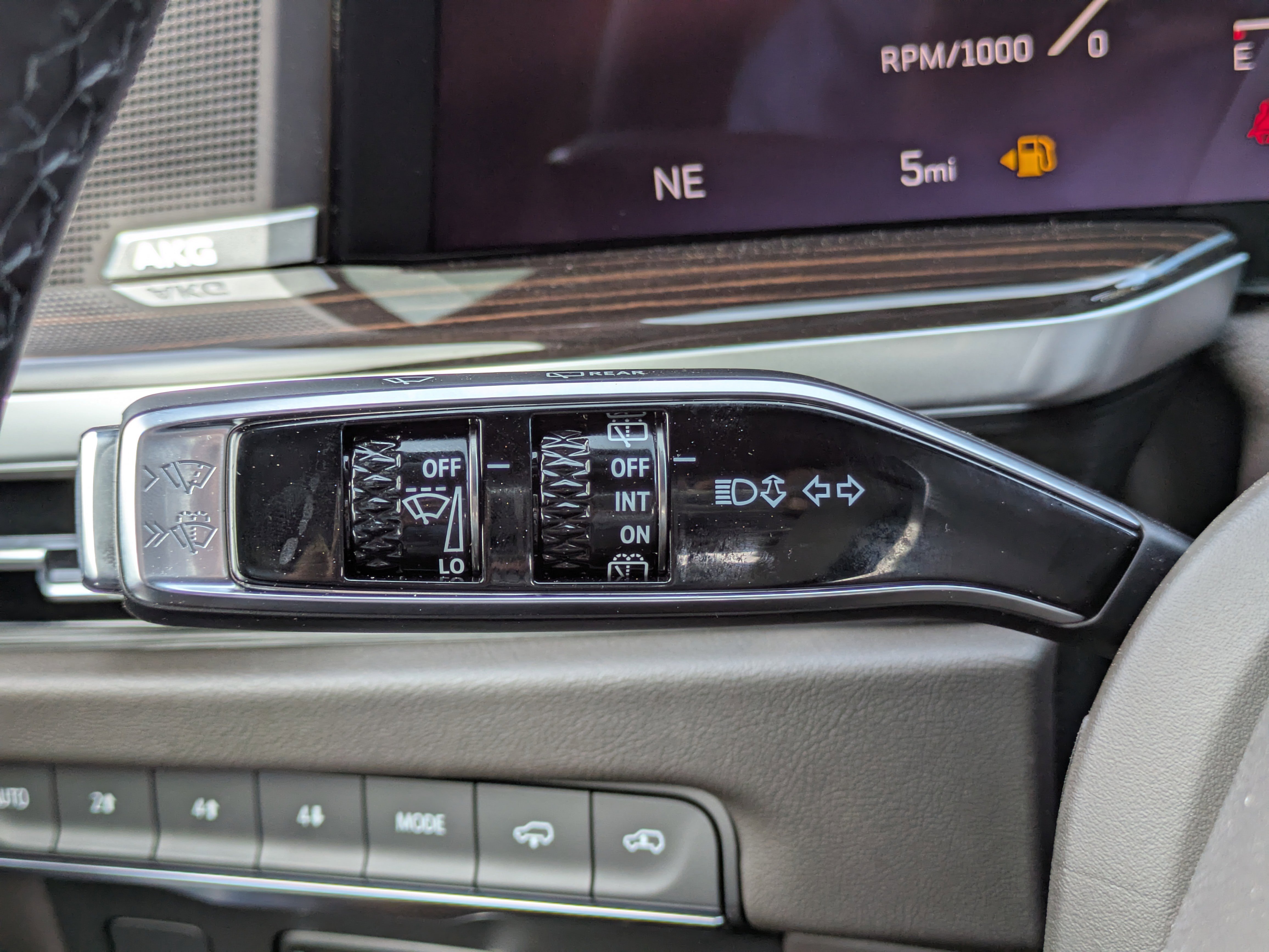 New 2026 Cadillac Escalade ESV Luxury w/ LPO, Radiant Package image 21