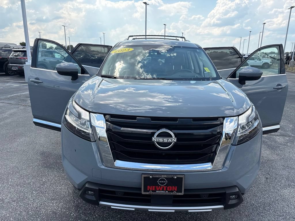 Used 2023 Nissan Pathfinder Platinum w/ Cargo Package AWD/4WD image 40