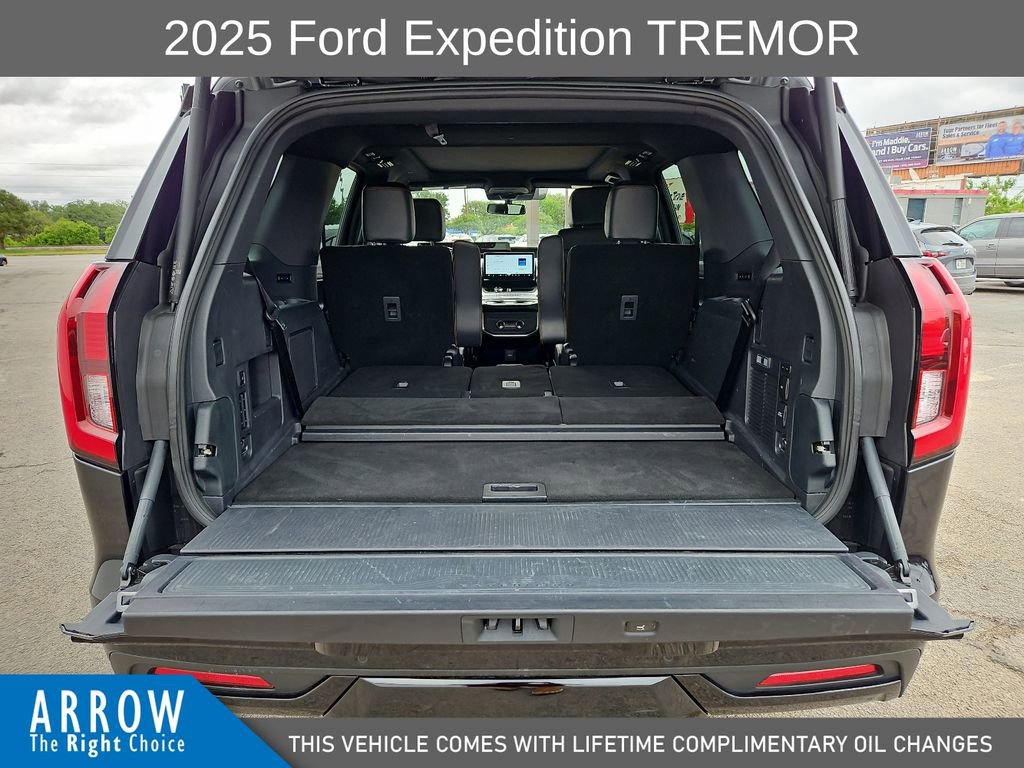 Used 2025 Ford Expedition Tremor AWD/4WD image 18