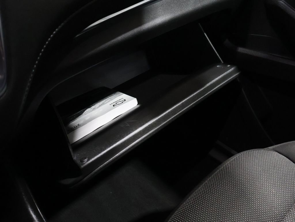 Used 2023 Chevrolet Traverse LT w/ Rear Camera Mirror Package image 39