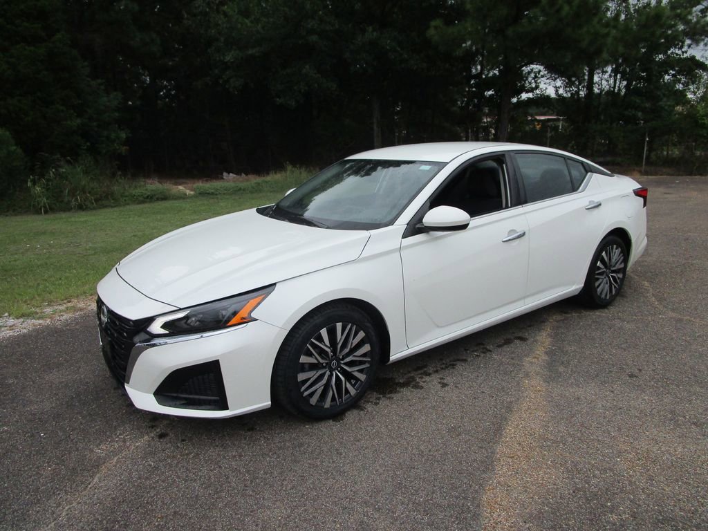 Used 2023 Nissan Altima 2.5 SV