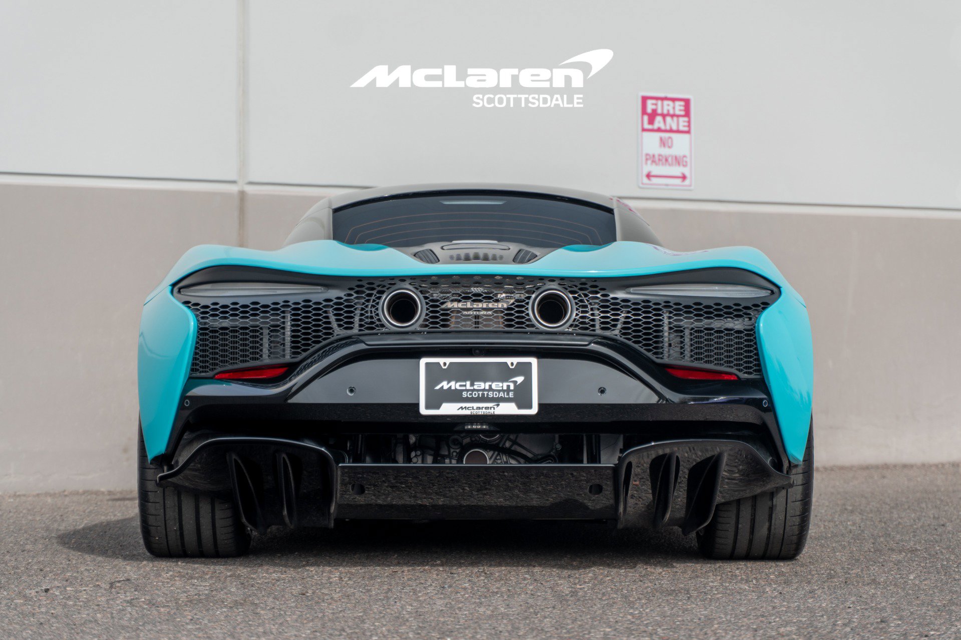 Used 2025 McLaren Artura image 6
