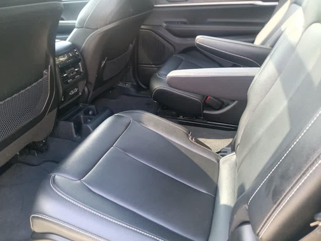 Used 2023 Jeep Grand Cherokee L Limited AWD/4WD image 19