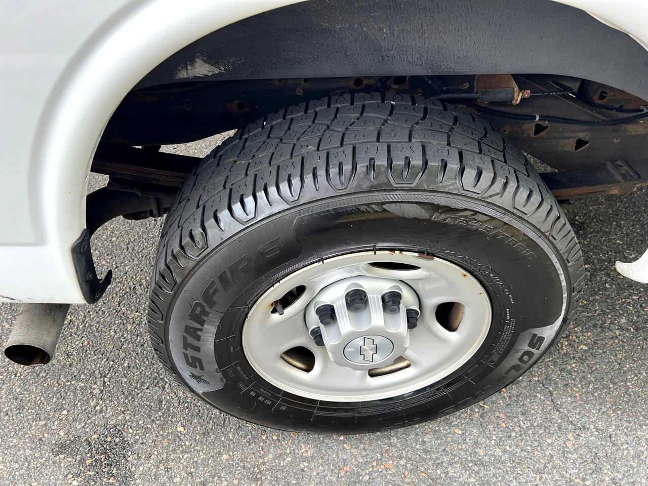 Used 2018 Chevrolet Express 2500 image 24