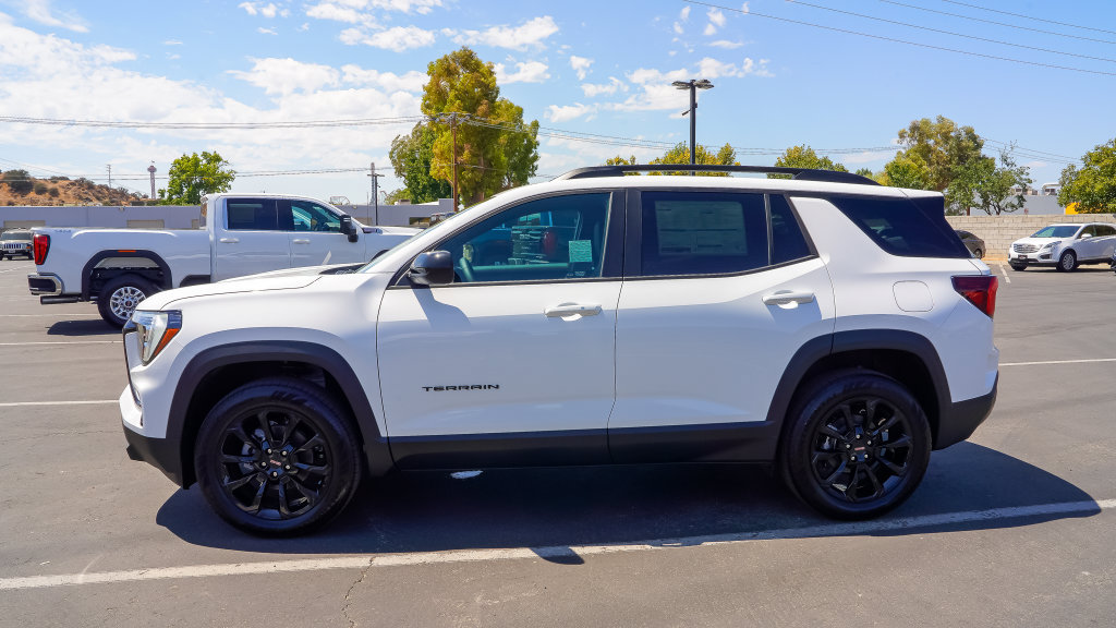 New 2027 GMC Terrain Elevation w/ Black Edition FWD image 8