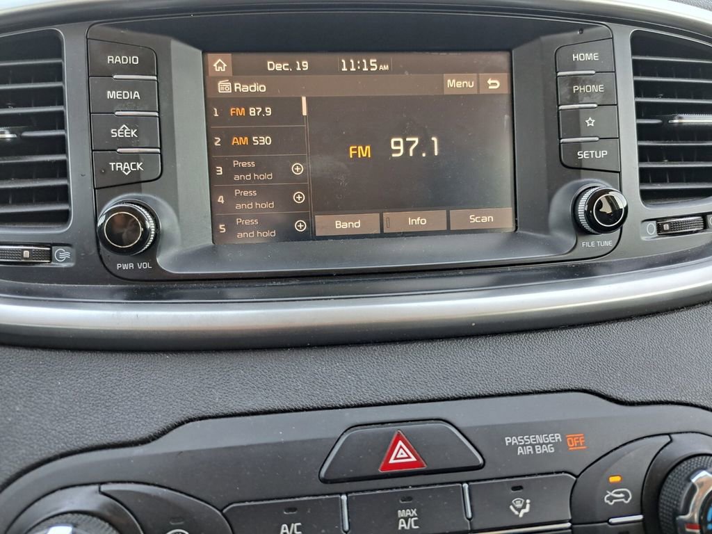 Used 2019 Kia Sorento L image 10