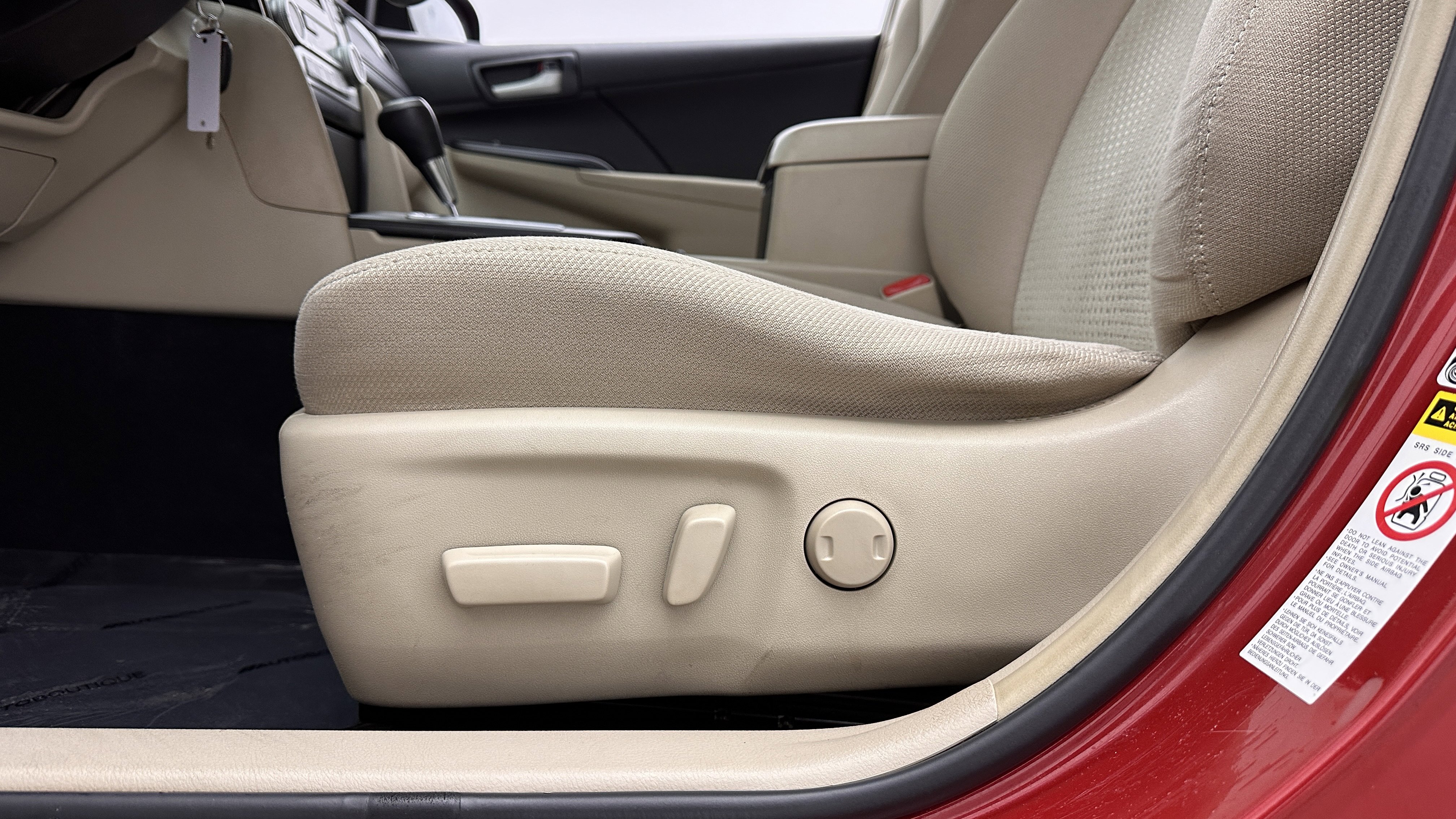 Used 2013 Toyota Camry LE image 12