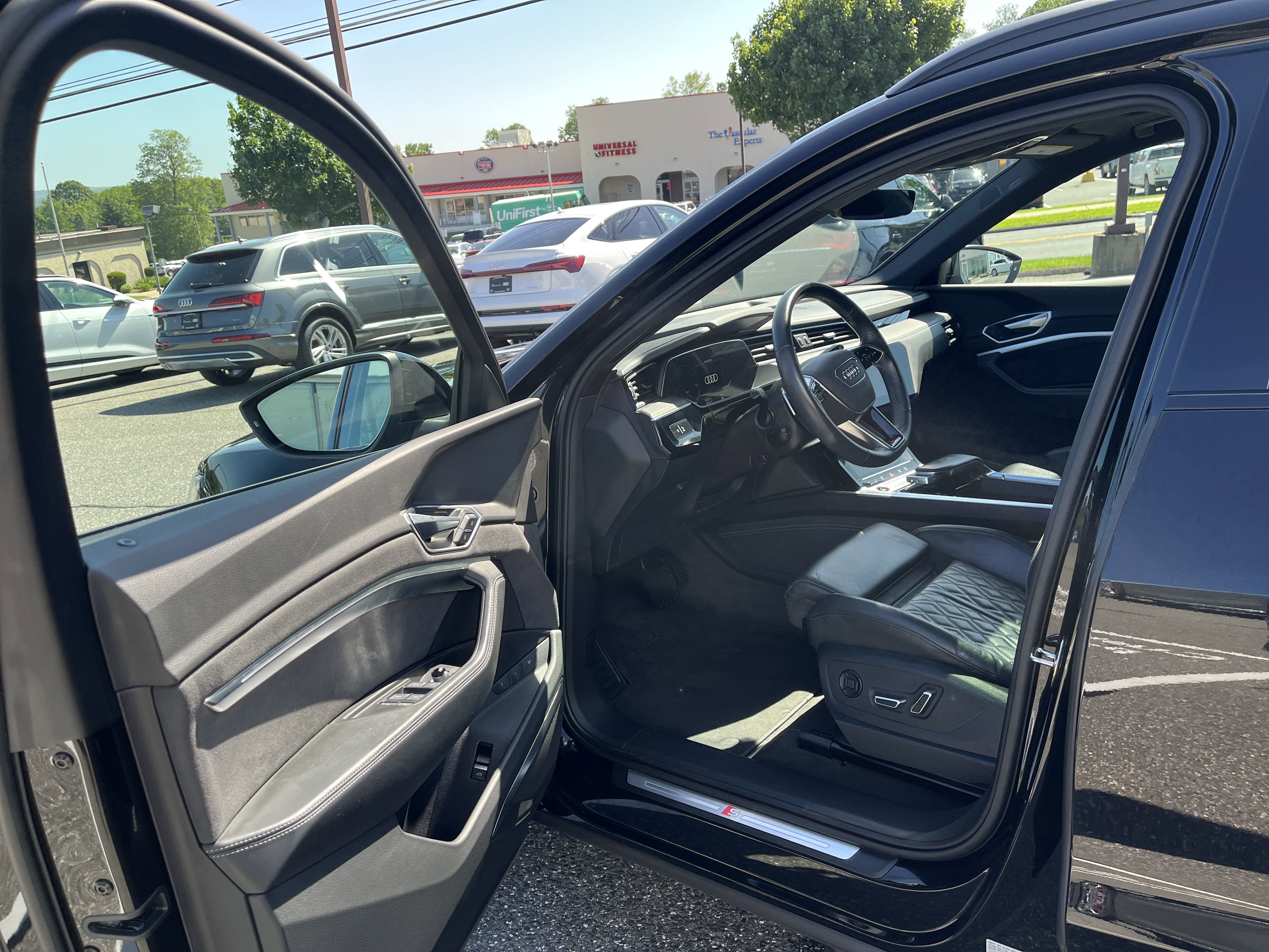 Certified 2022 Audi e-tron S Prestige w/ Prestige Package AWD/4WD image 8