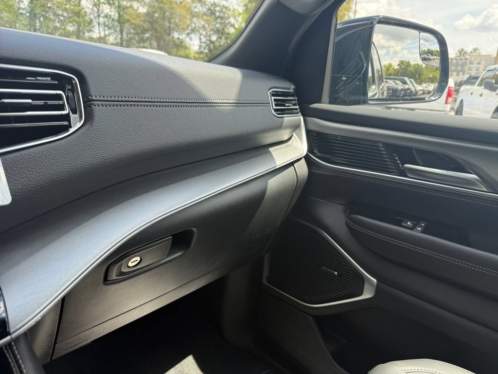 New 2026 Jeep Grand Wagoneer L 4WD w/ Premium Group I image 24
