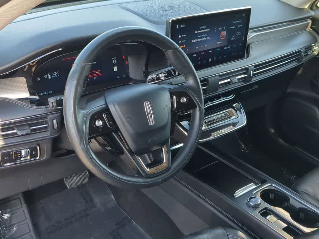 Used 2024 Lincoln Corsair Reserve w/ Equipment Group 201A AWD/4WD image 2
