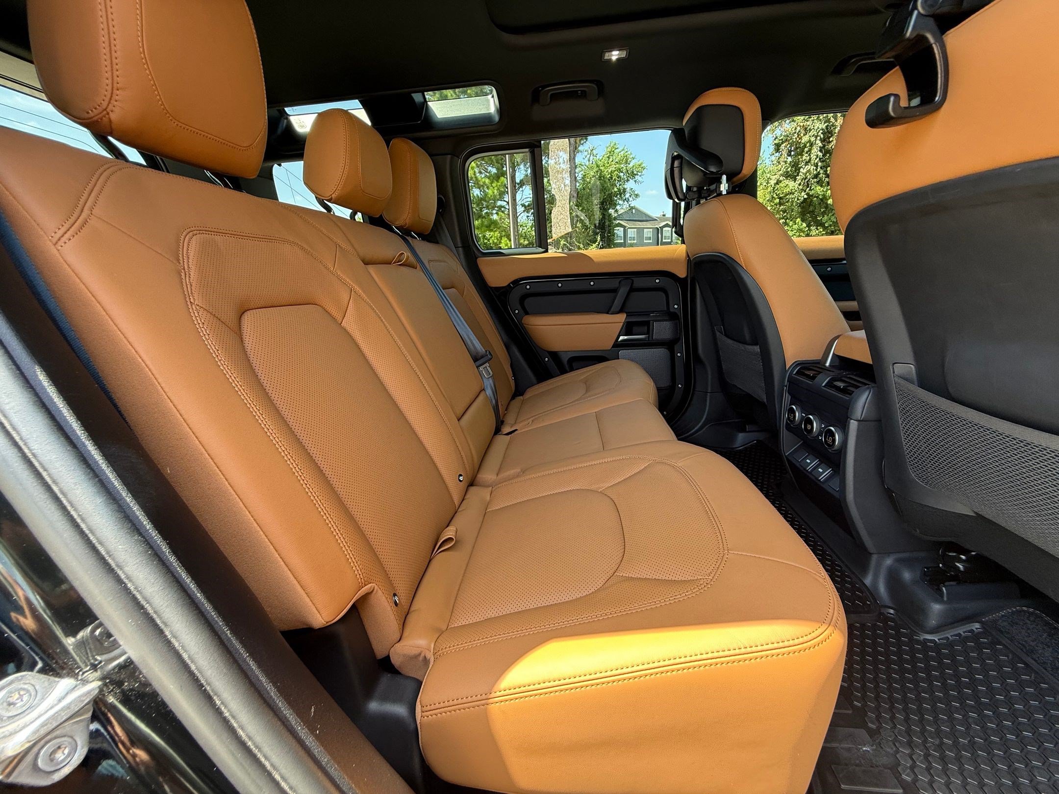 Used 2023 Land Rover Defender 110 V8 AWD/4WD image 35