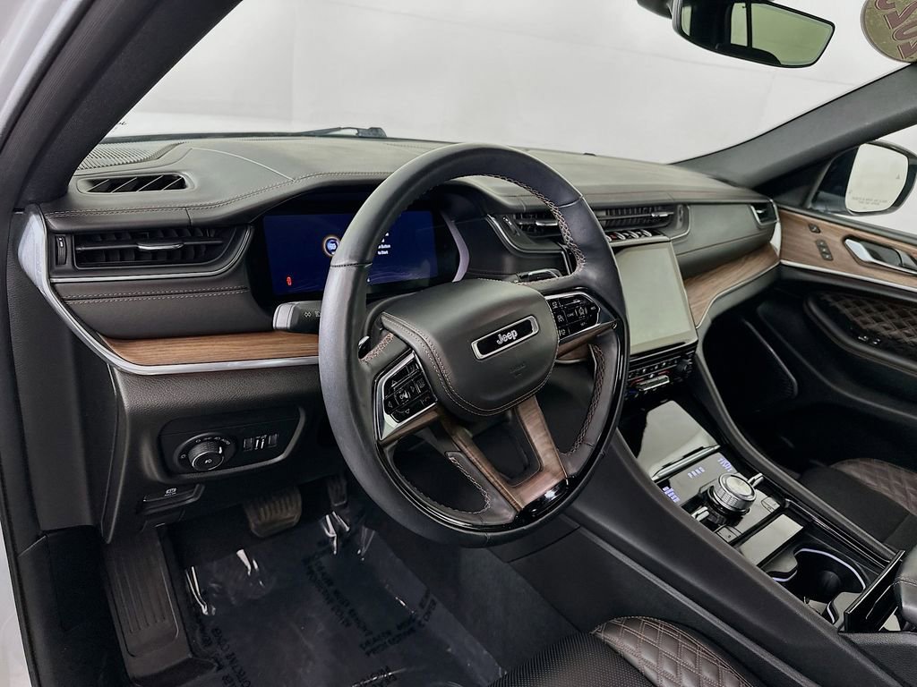 Certified 2023 Jeep Grand Cherokee L Summit w/ Luxury Tech Group V image 16