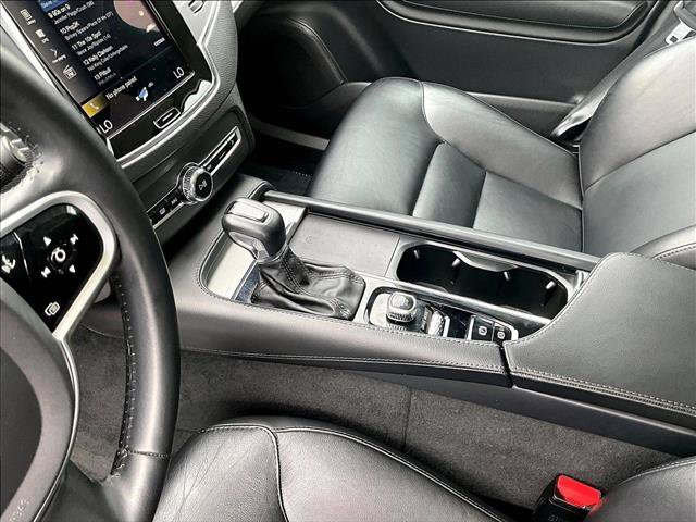 Used 2021 Volvo XC90 T5 Momentum w/ Protection Package Premier FWD image 15