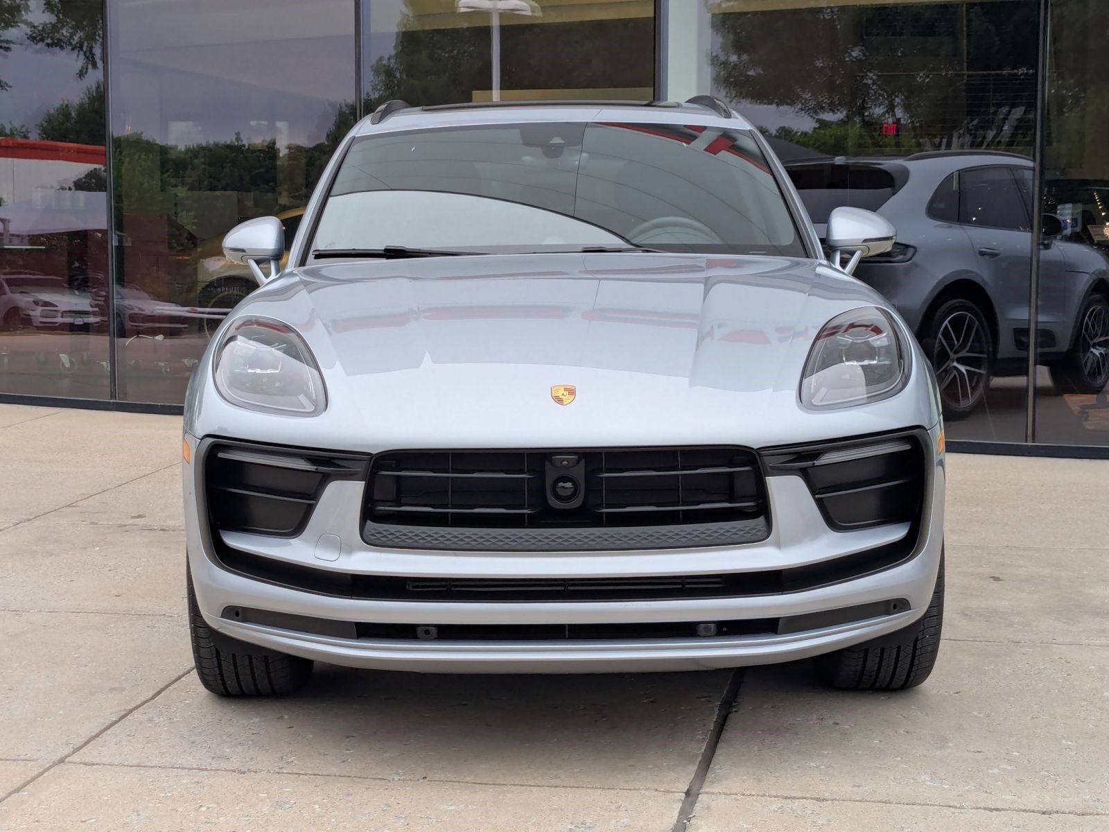 Certified 2026 Porsche Macan AWD/4WD image 6