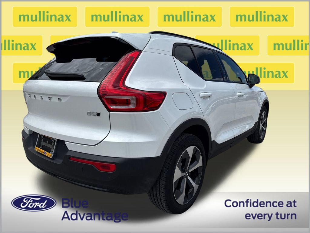 Used 2024 Volvo XC40 B5 Core image 4