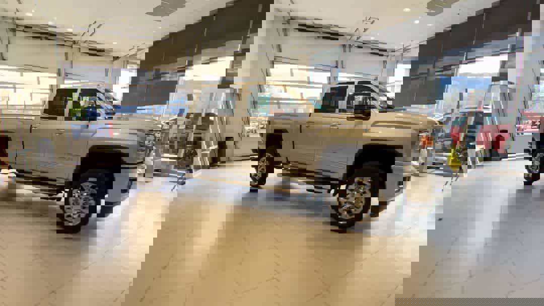 Used 2018 GMC Sierra 2500 Denali w/ Duramax Plus Package image 2