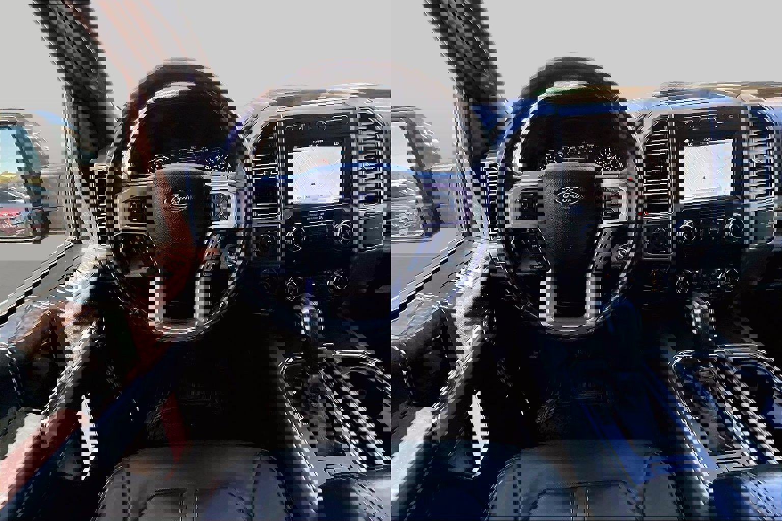 Used 2017 Ford F150 Platinum w/ Equipment Group 701A Luxury AWD/4WD image 5