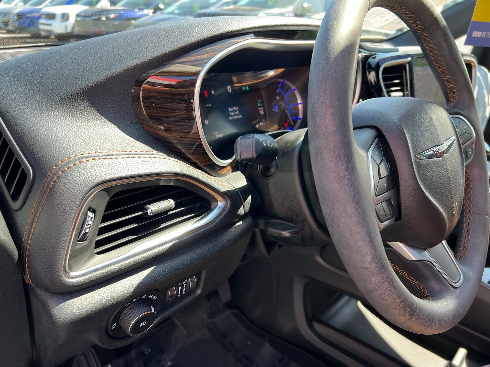 Used 2023 Chrysler Pacifica Pinnacle FWD image 36