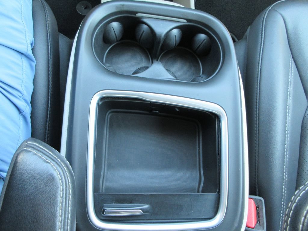 Used 2024 Chrysler Pacifica Touring-L FWD image 27