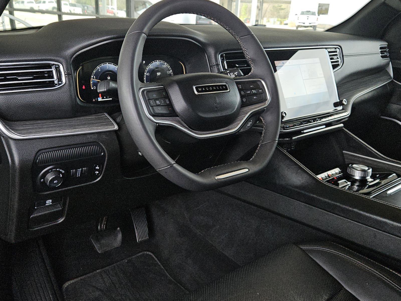 Used 2024 Jeep Wagoneer L Series II w/ Flexible Seating Group image 25