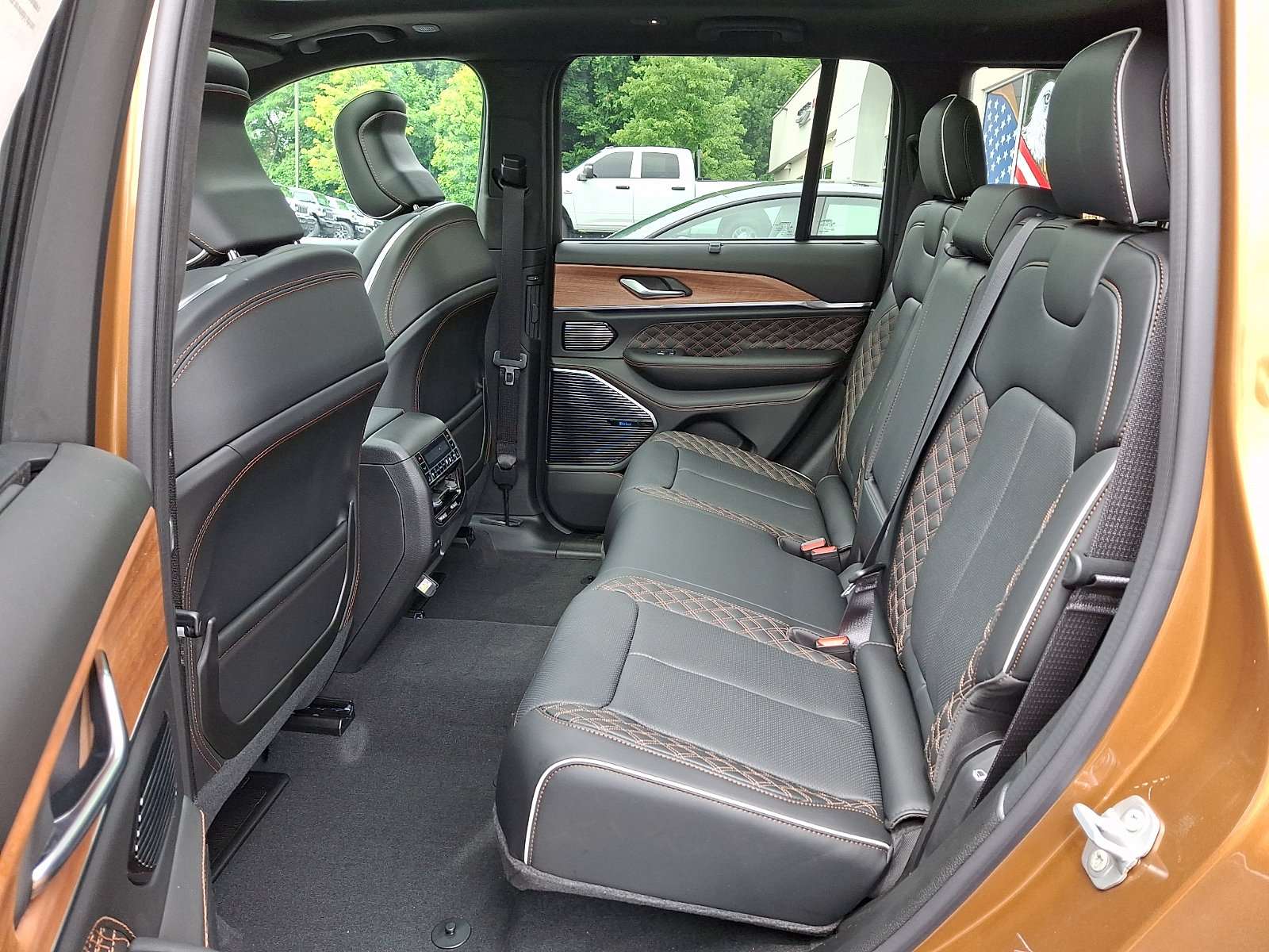 New 2026 Jeep Grand Cherokee Summit w/ Obsidian Package AWD/4WD image 6