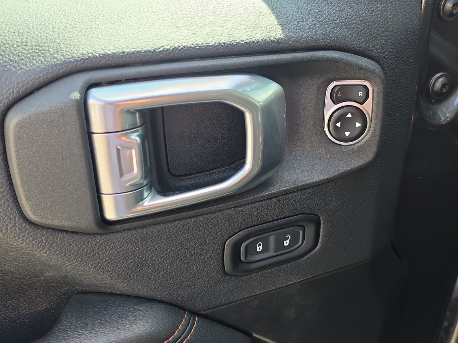 Used 2023 Jeep Gladiator Mojave image 17