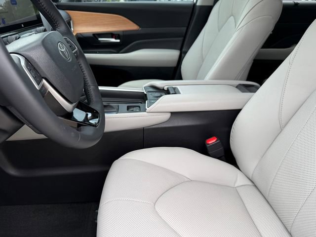 Used 2026 Toyota Grand Highlander Limited image 13