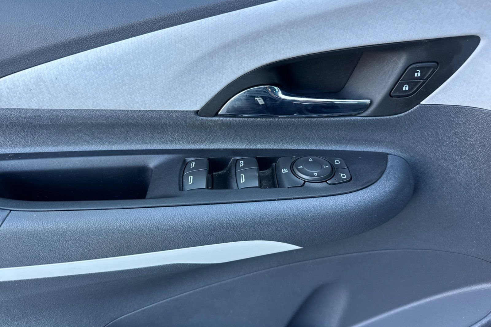 Used 2017 Chevrolet Bolt LT FWD image 12