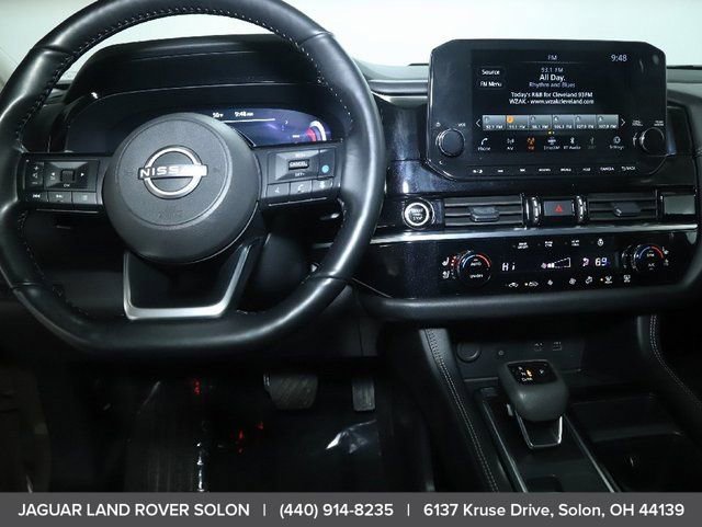Used 2024 Nissan Pathfinder Platinum image 15