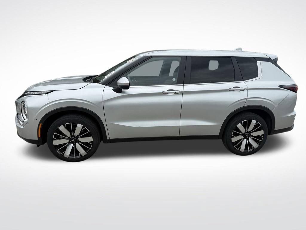 Used 2025 Mitsubishi Outlander SE AWD/4WD image 8