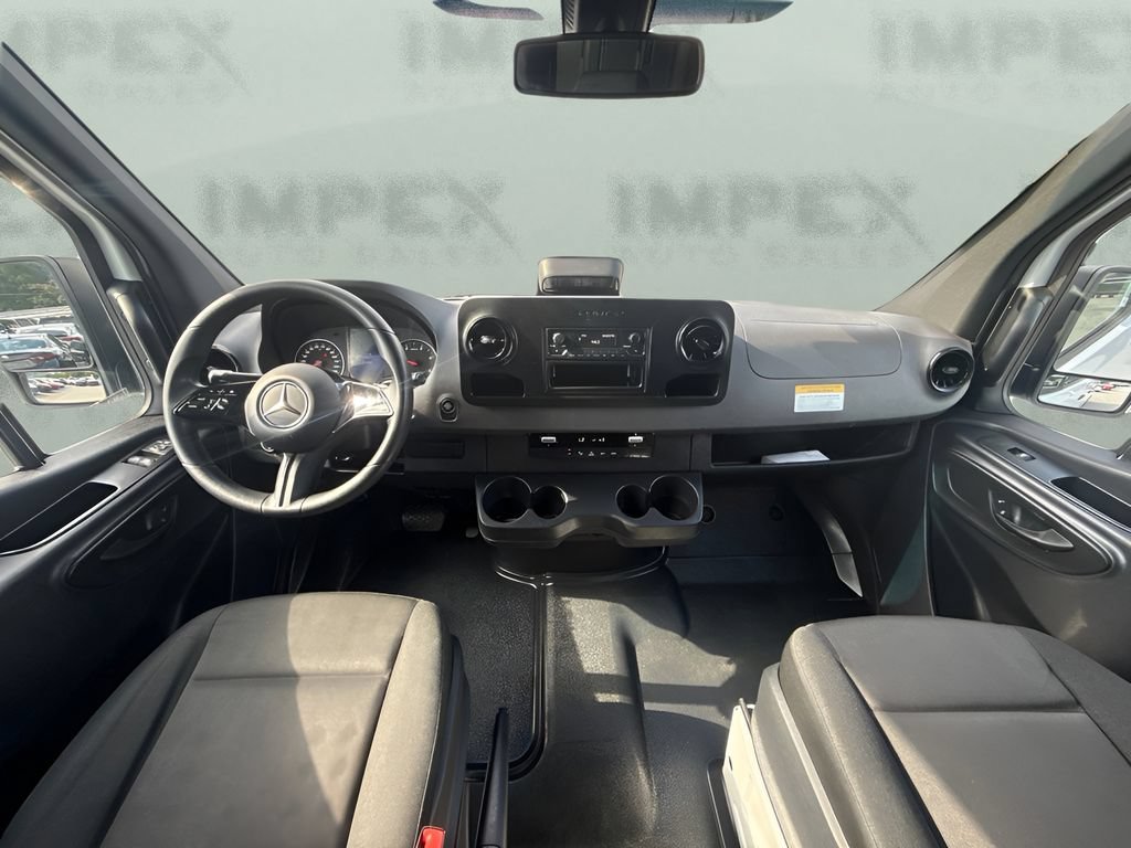 Used 2025 Mercedes-Benz Sprinter 2500 image 11