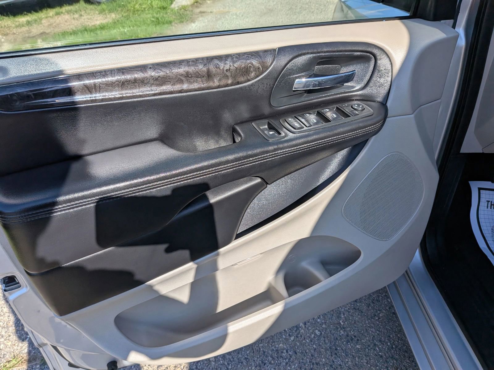 Used 2012 Dodge Grand Caravan SE FWD image 19