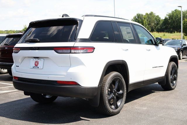 New 2025 Jeep Grand Cherokee Laredo image 4