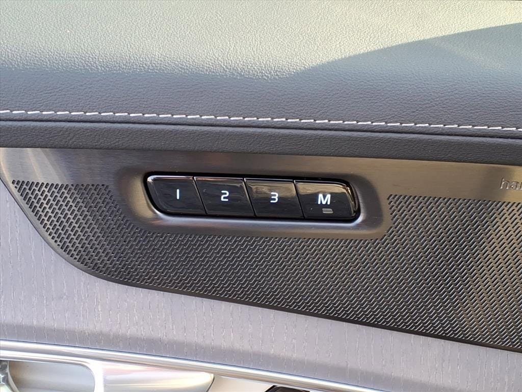 New 2026 Volvo XC90 T8 Ultra w/ Protection Package Premier image 16