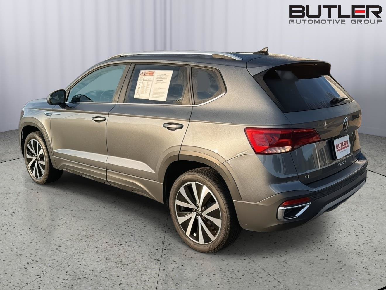 Used 2023 Volkswagen Taos SE FWD image 4