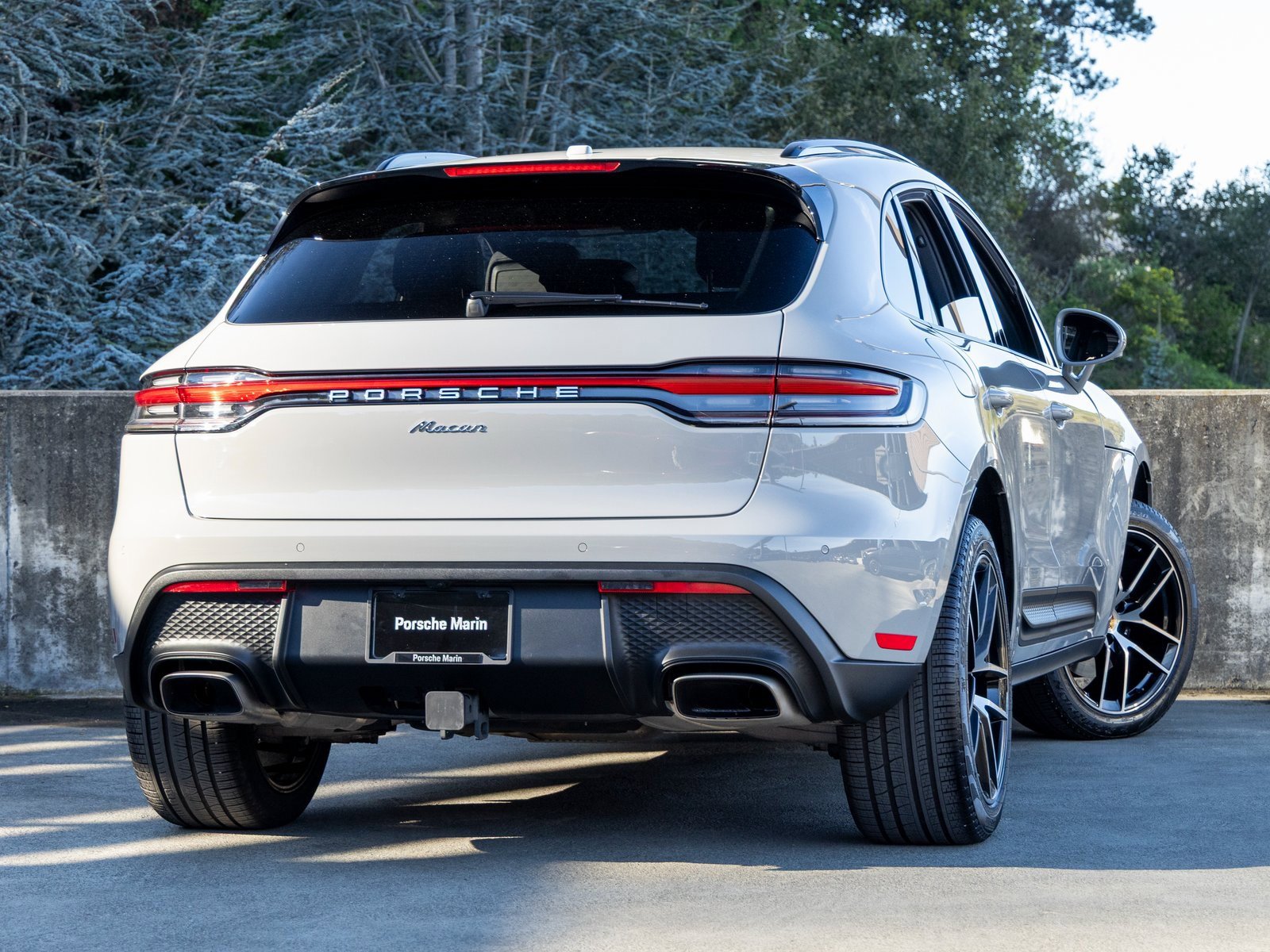 Certified 2024 Porsche Macan image 11
