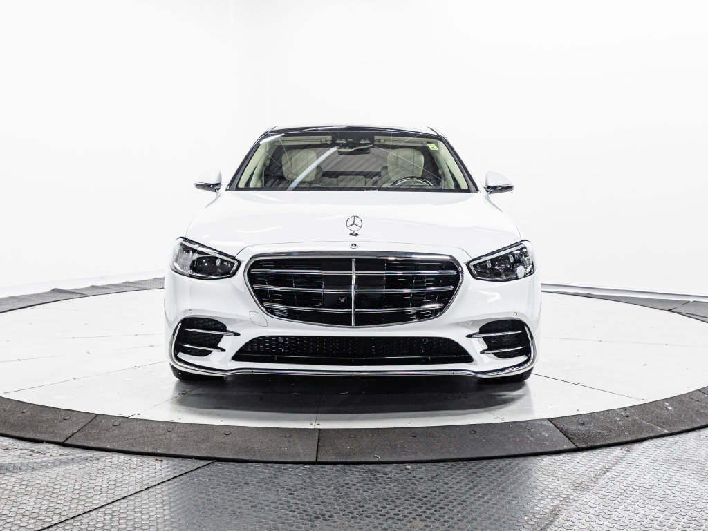 Used 2025 Mercedes-Benz S 580e 4MATIC Sedan image 2