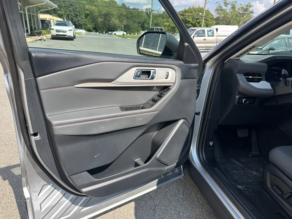 Used 2025 Ford Explorer Active image 13