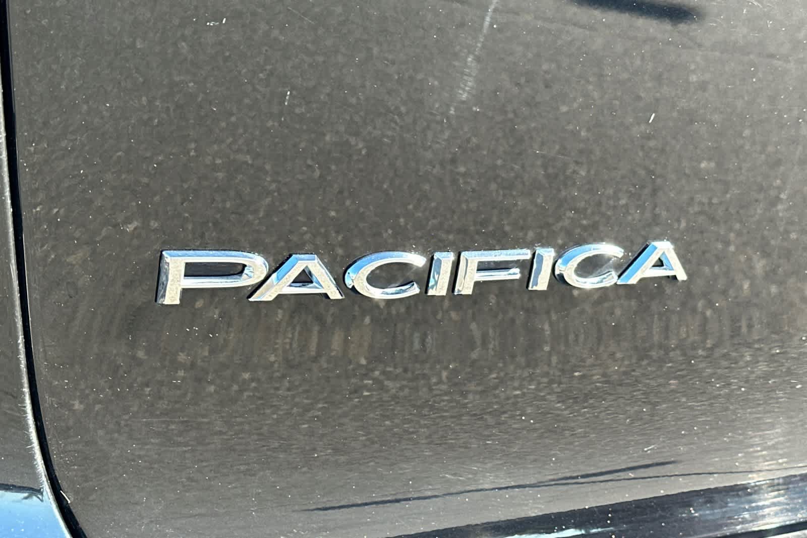Used 2024 Chrysler Pacifica Touring-L FWD image 33