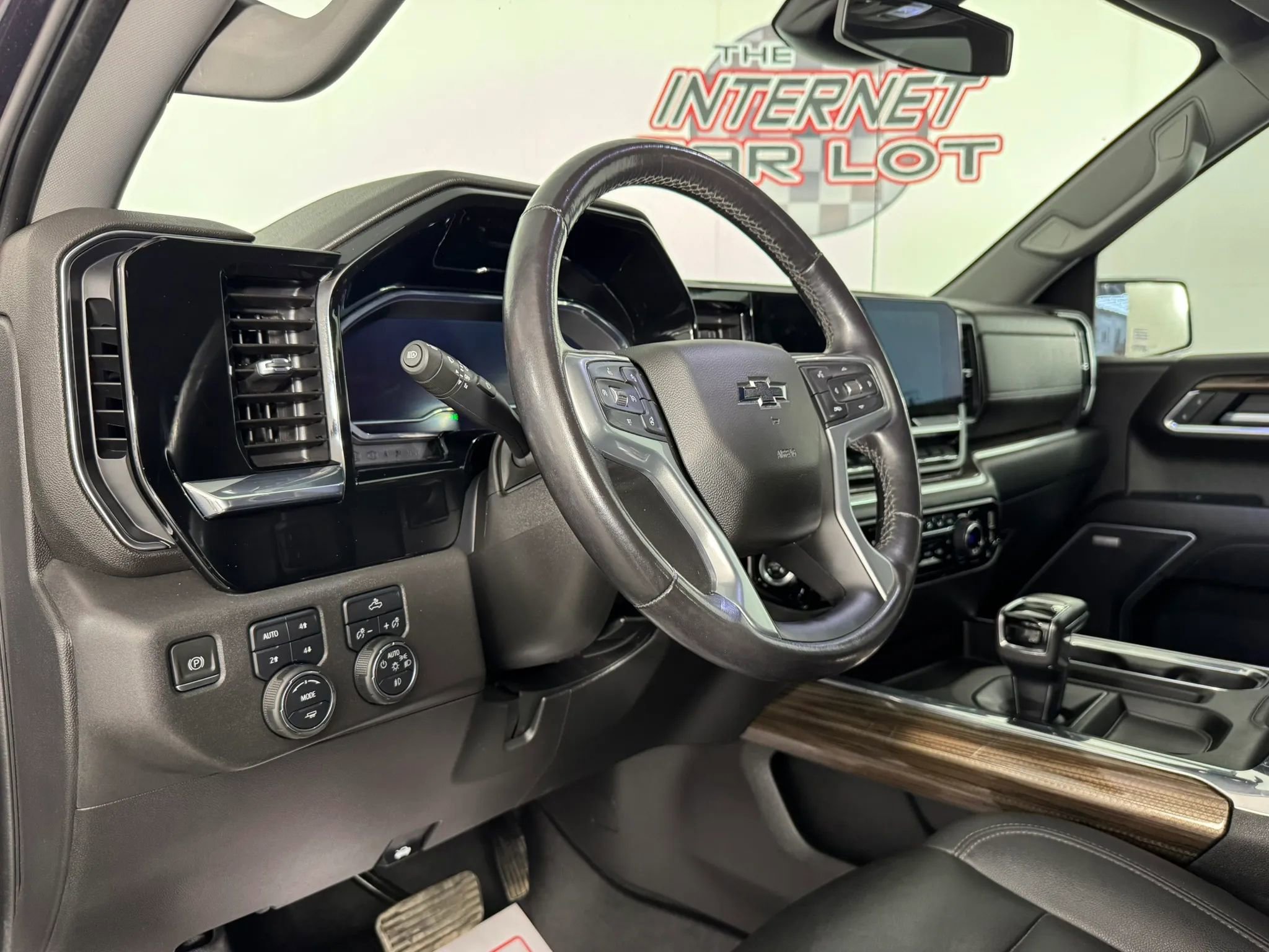 Used 2022 Chevrolet Silverado 1500 RST w/ Convenience Package II AWD/4WD image 10