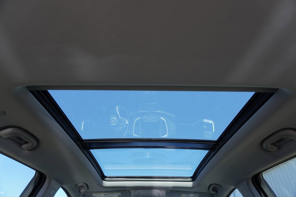 Used 2024 GMC Terrain SLE w/ Driver Convenience Package image 19