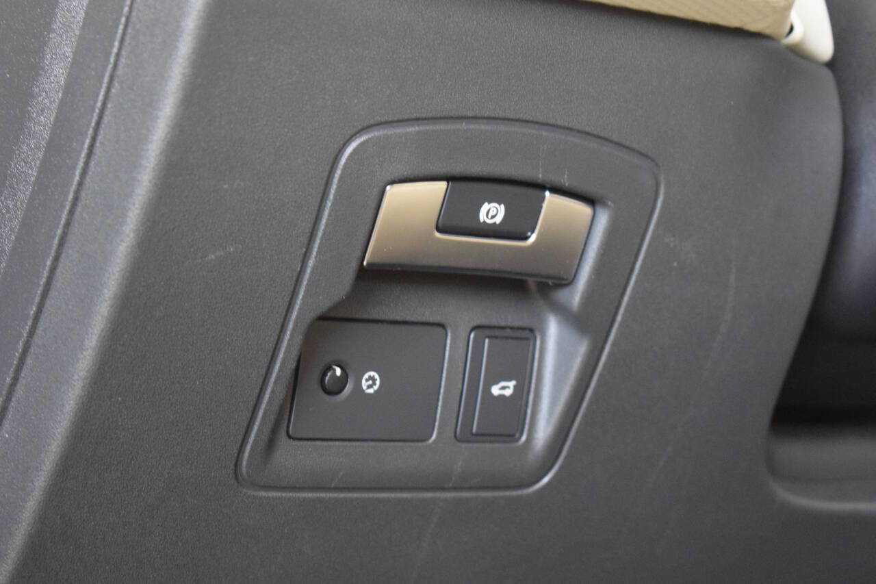 Used 2018 Land Rover Range Rover Velar S AWD/4WD image 34