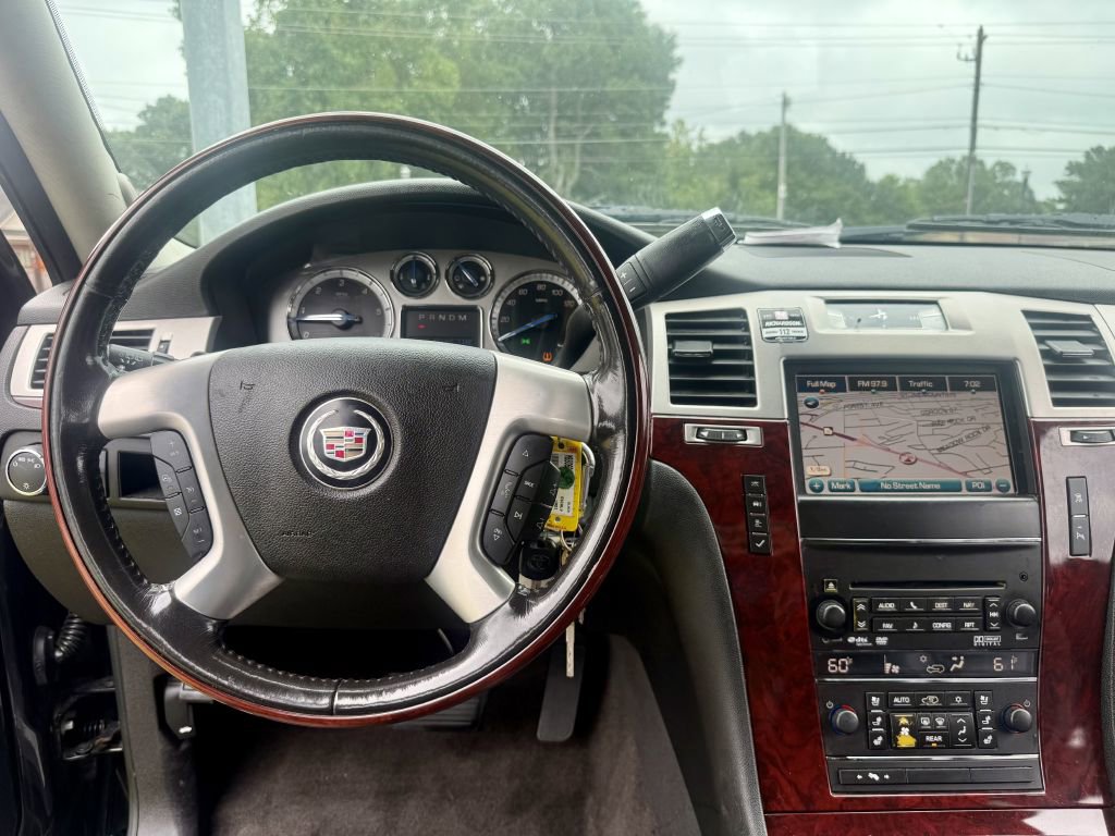 Used 2011 Cadillac Escalade ESV Luxury image 29