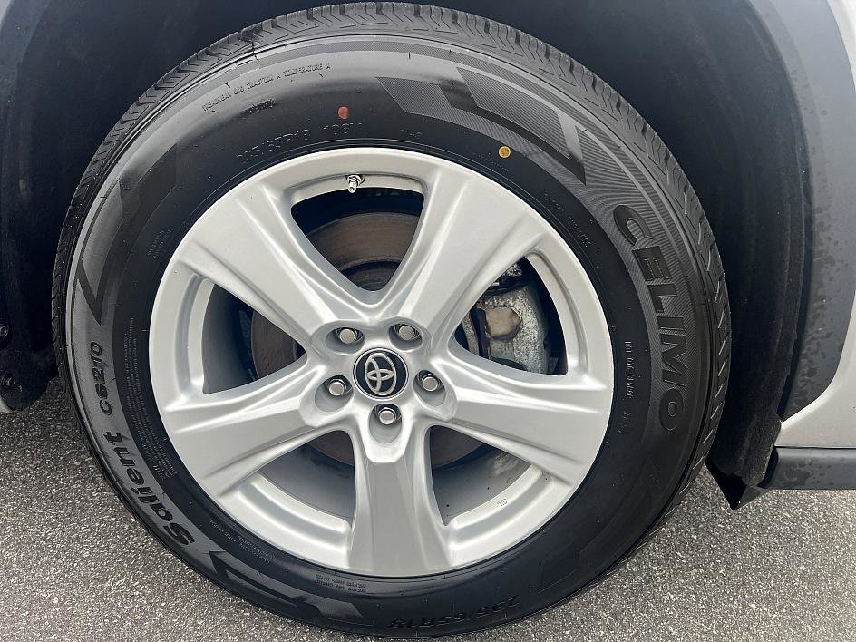 Used 2024 Toyota Highlander LE image 12