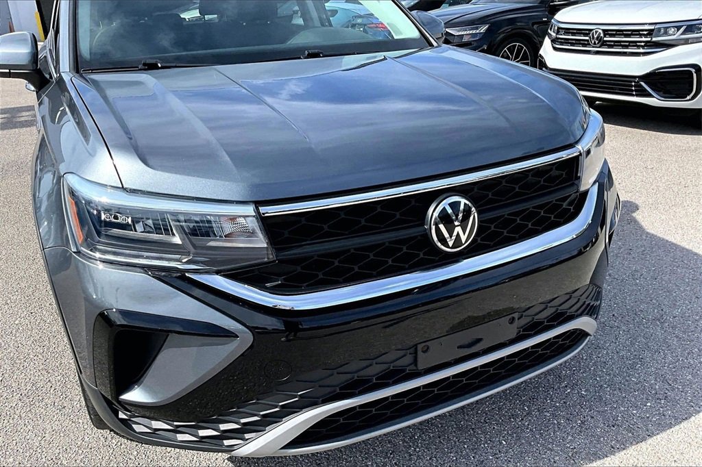 Certified 2022 Volkswagen Taos SE w/ Panoramic Sunroof Package image 11