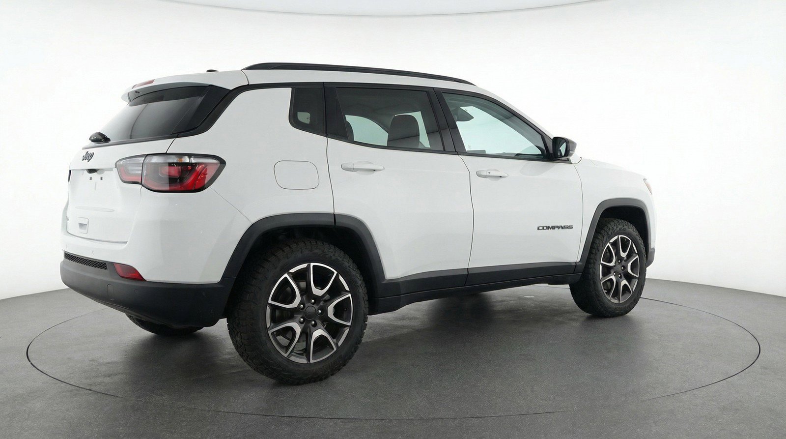 Used 2025 Jeep Compass Trailhawk image 9