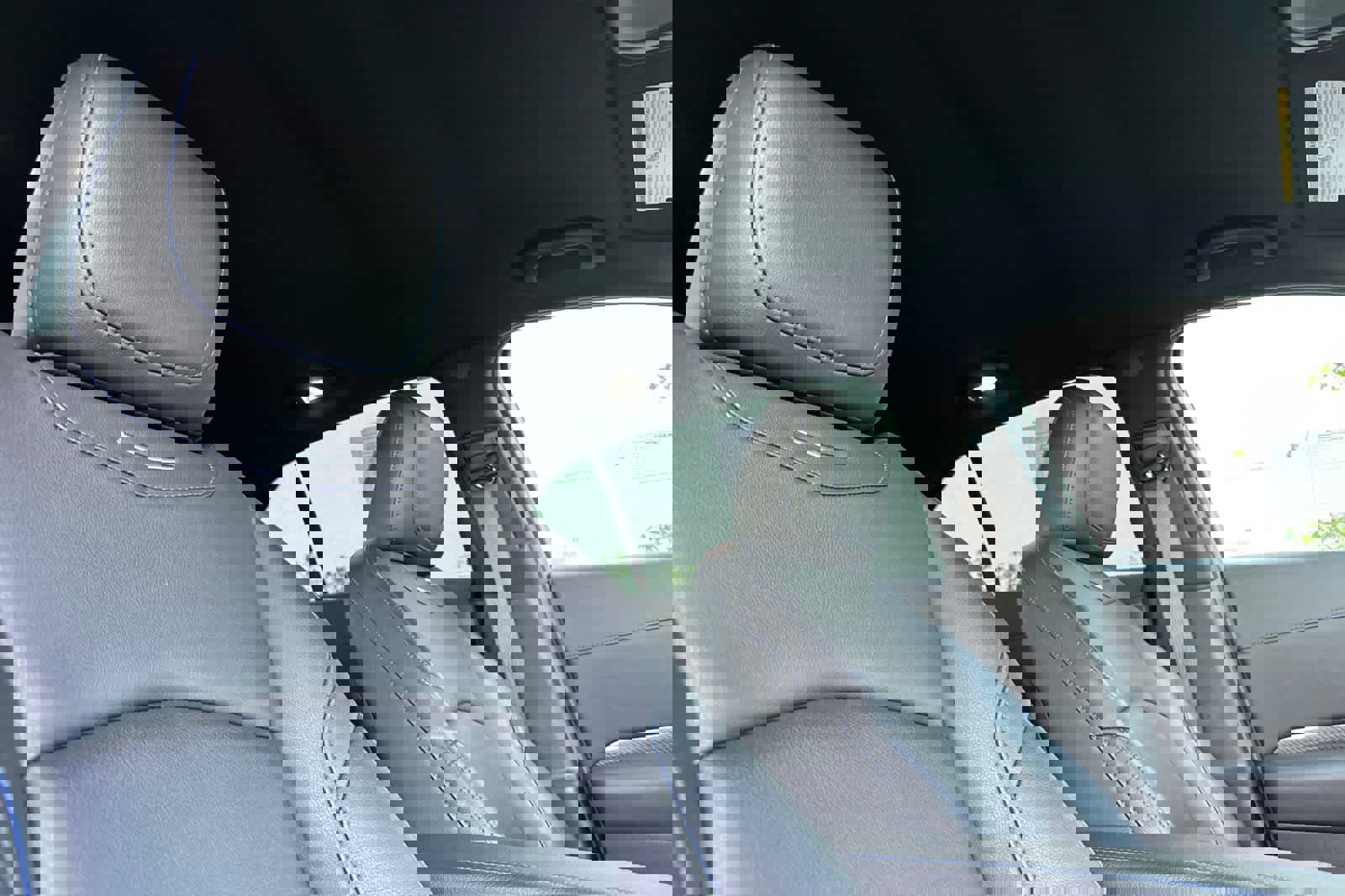 Used 2024 Cadillac XT4 Sport w/ Technology Package image 18