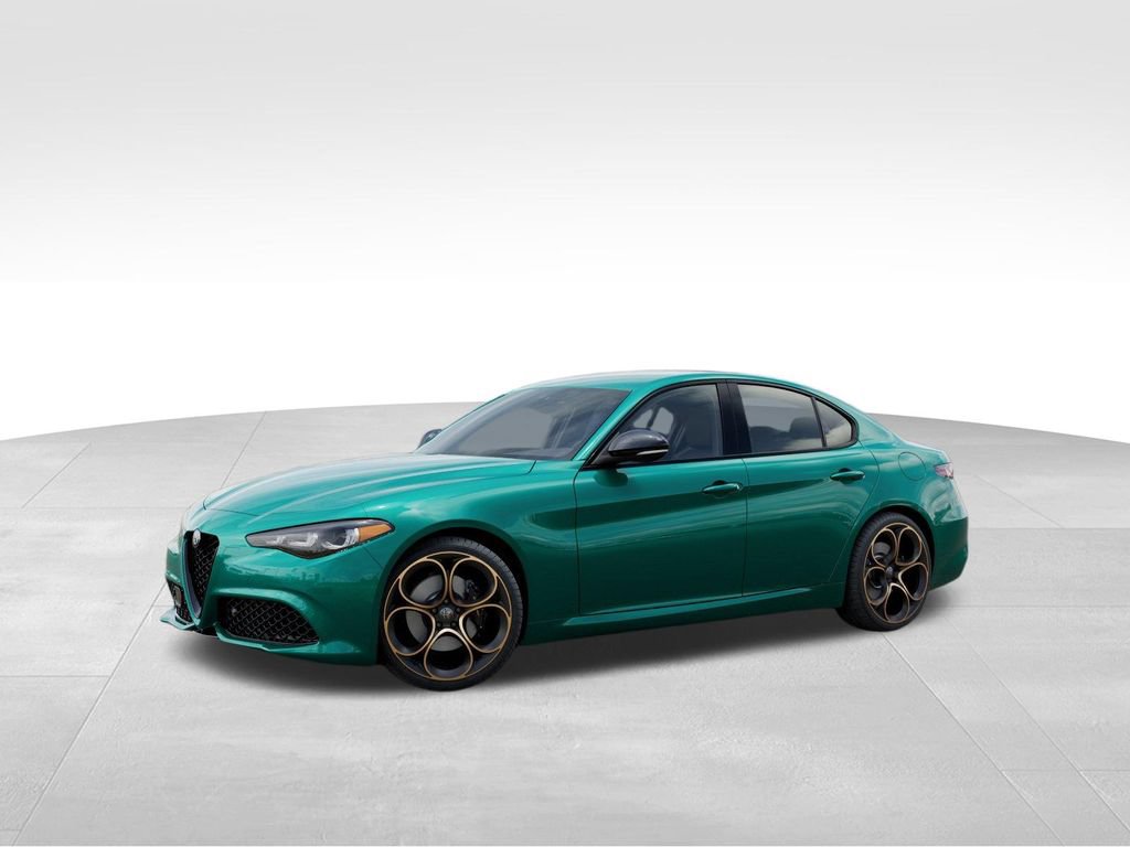 Used 2025 Alfa Romeo Giulia w/ Driving Assist Package RWD video 2
