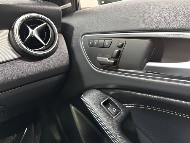 Used 2017 Mercedes-Benz GLA 250 GLA 250 image 31