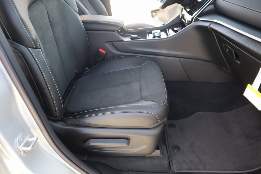 New 2025 Jeep Grand Cherokee L Altitude image 14